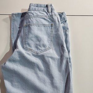 SHEIN LIGHT WASH JEAN SIZE SMALL